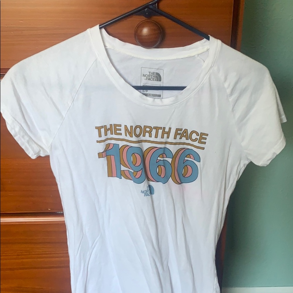 Short sleeve North Face shirt